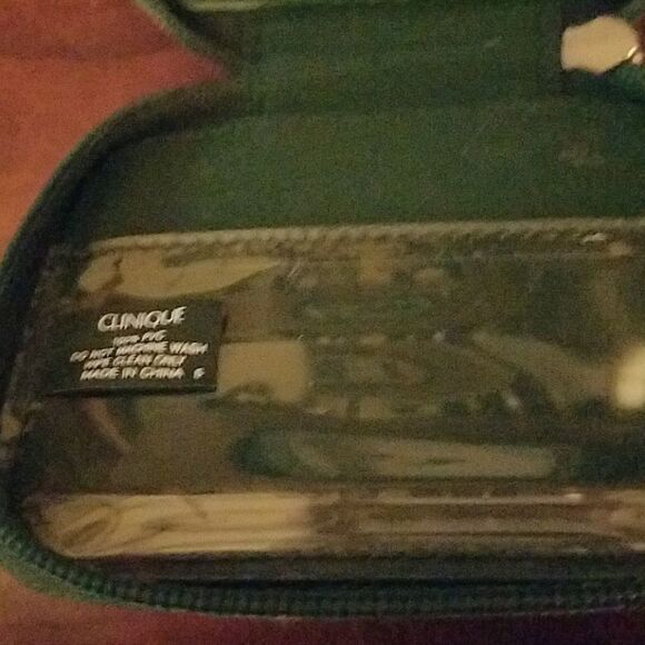 Clinique Mirror   - Picture 3 of 3